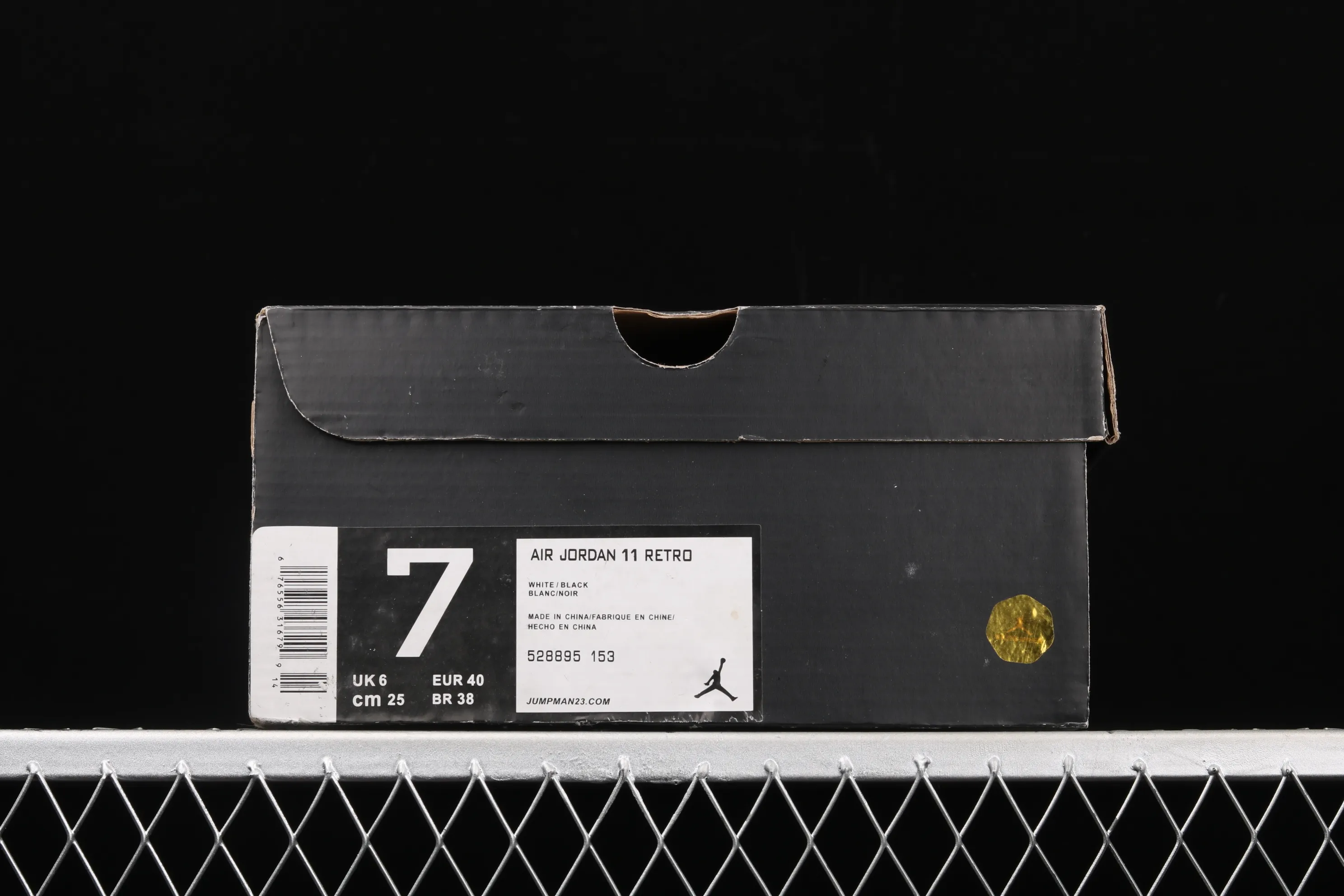 All categories Air Jordan Jordan series basketball shoes Air Jordan 11 X version Air Jordan 11 Low "Concord" AJ11 Joe 11 white and black genuine carbon 528895-153